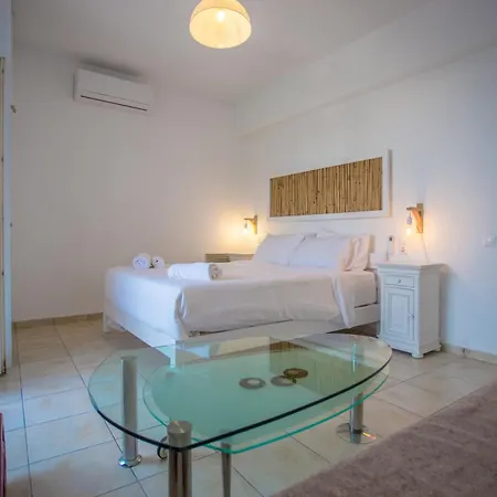 Francis Πάνορμος Μυκόνου