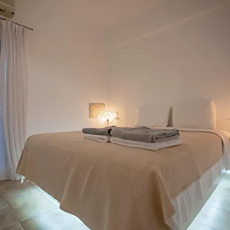 Francis * Panormos (Mykonos)